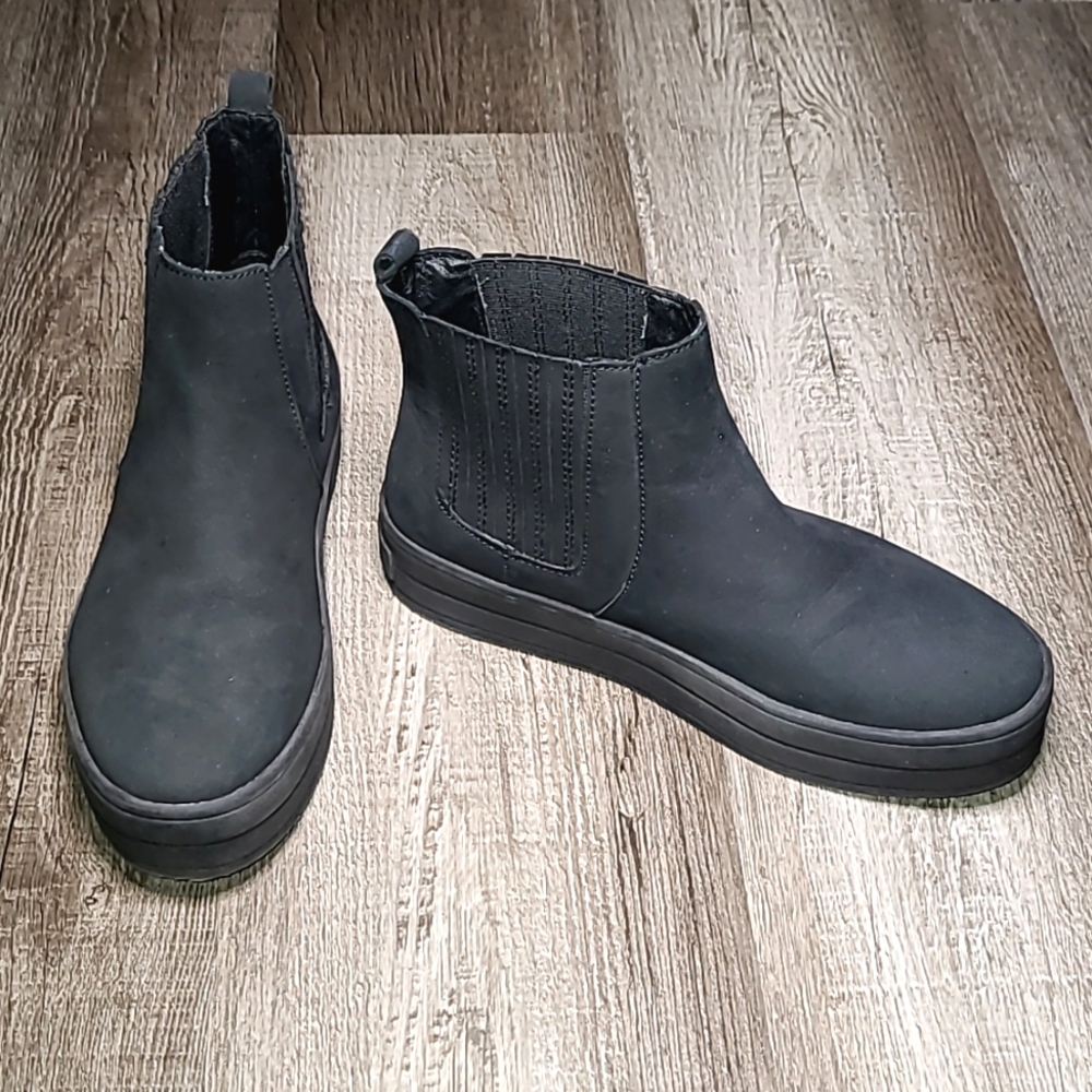J/SLIDES Hype Suede Chelsea Booties Sz 7.5 NWOT